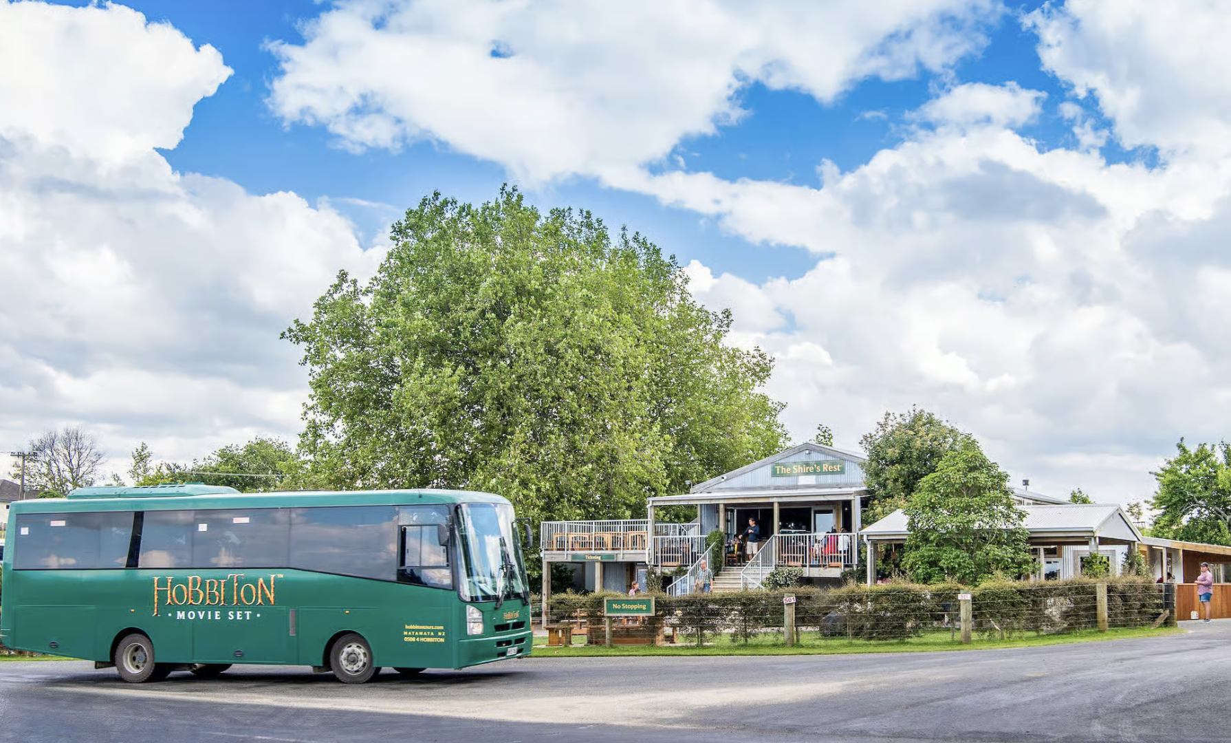 Hobbiton houses in New Zeland